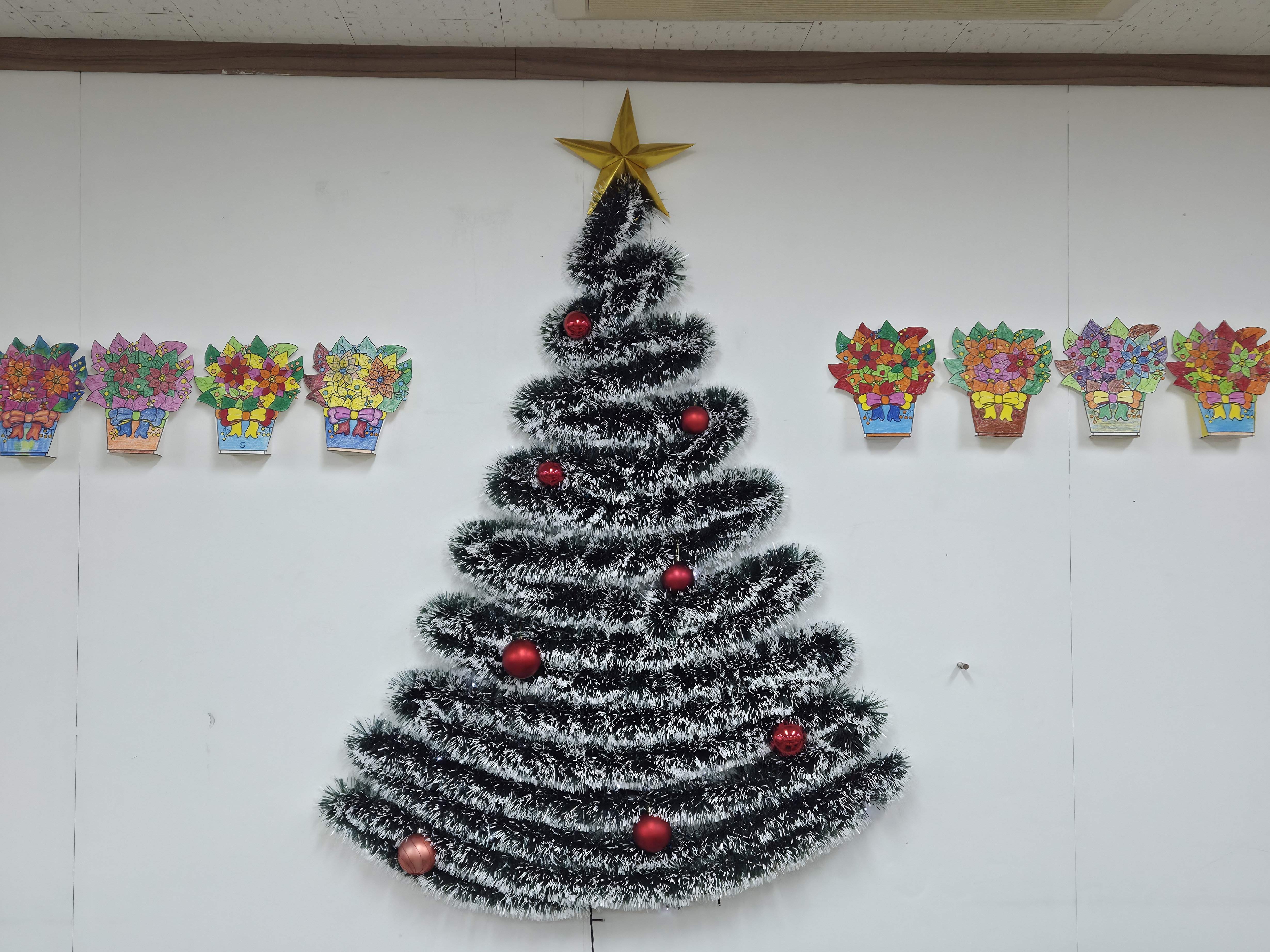 12월 3일 미술치료(포인세티아 화분 꾸미기)